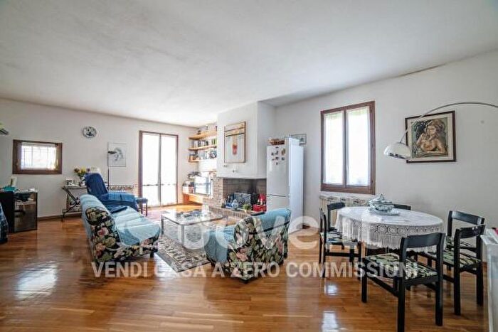Casa con 6 locali in vendita in Via Sasso Morelli, Imola