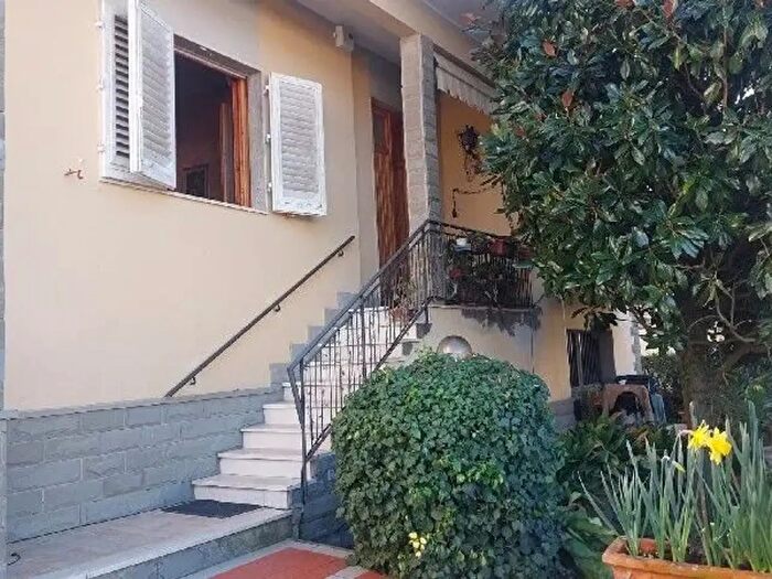 Casa con 8 locali in vendita in Montelupo Fiorentino