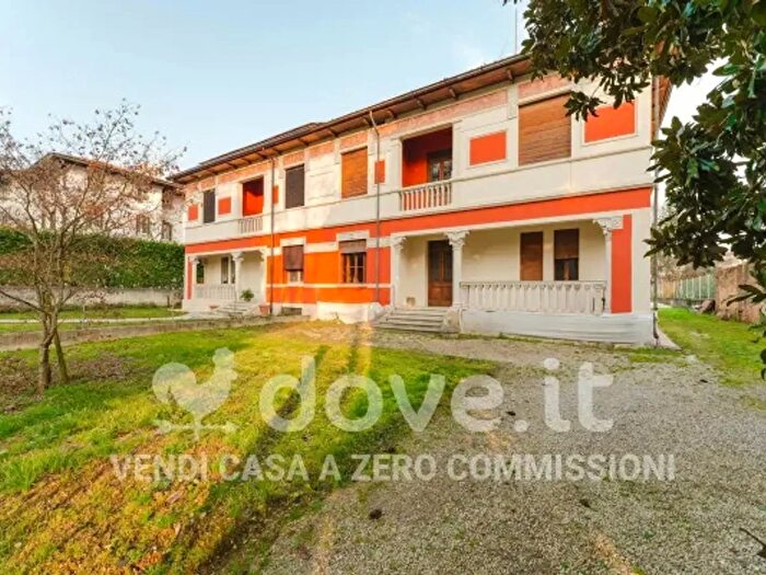 Casa con 6 locali in vendita in Via Roggiuzzole, Pordenone