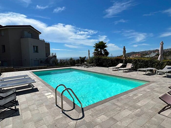 Appartamento trilocale in affitto in Corso degli Inglesi, Sanremo