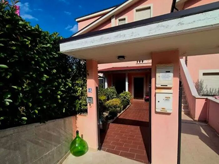 Casa con 6 locali in vendita in Via Santa Chiara, Bucchianico