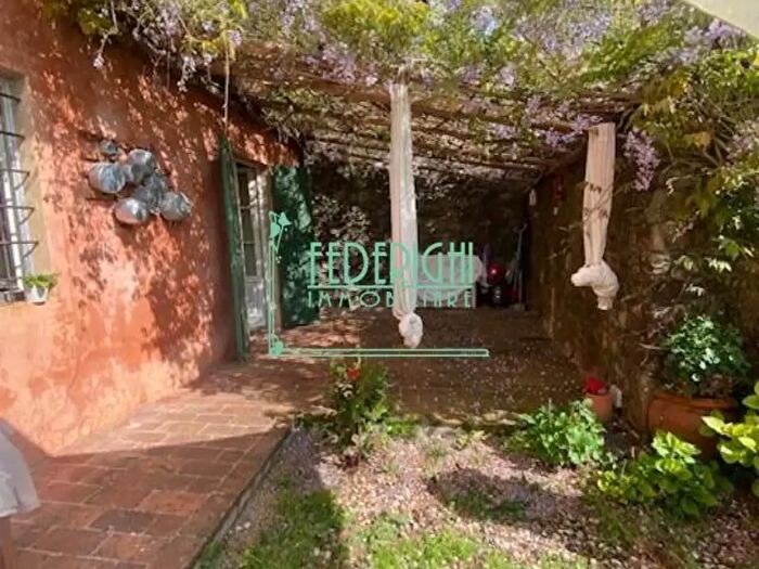 Casa con 7 locali in vendita in Lucca