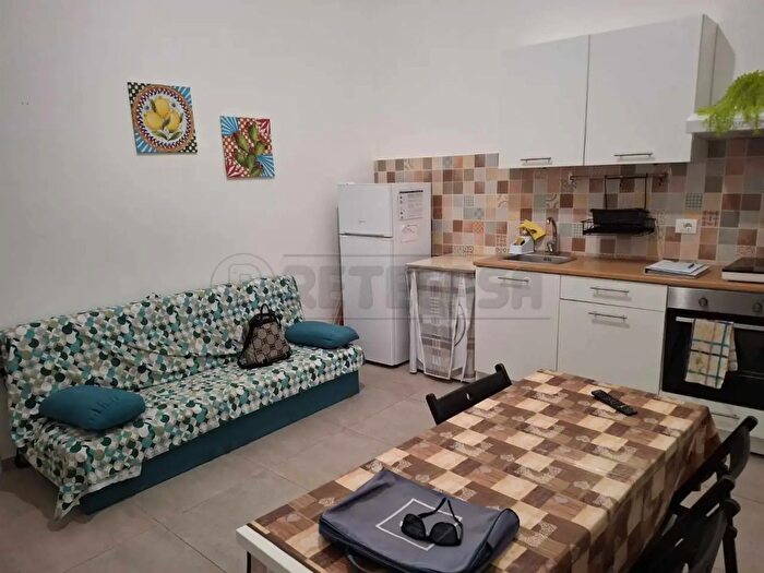 Appartamento quadrilocale in vendita in Via Formide, Siracusa