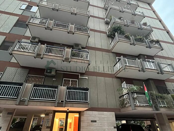 Appartamento con 6 locali in affitto in Corso Alcide De Gasperi a, Bari