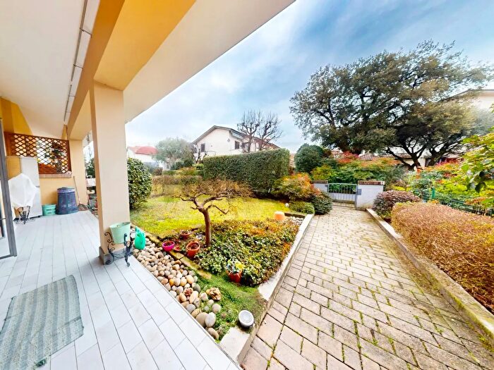 Casa con 5 locali in vendita in Via Magenta, Lomagna