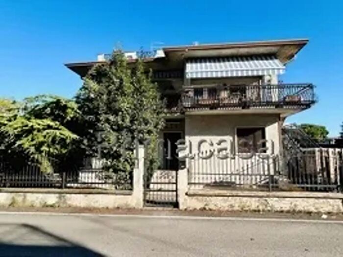 Appartamento con 5 locali in vendita in Corso Vittorio Emanuele, Villafranca Di Verona