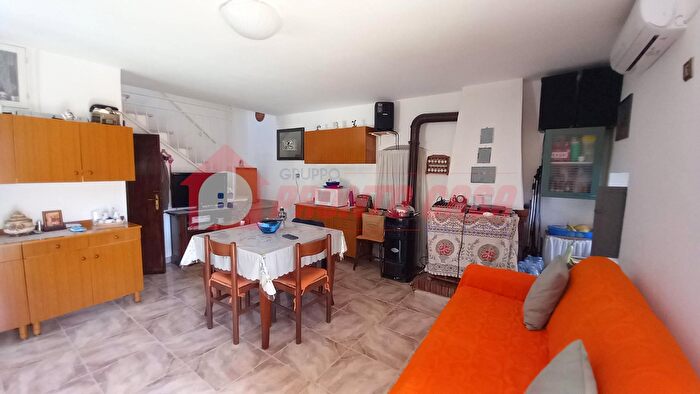 Casa bilocale in vendita in Via Micino, Vico Del Gargano