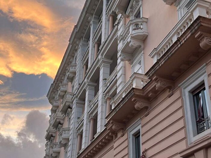 Appartamento trilocale in affitto in Piazza Giovanni Amendola, Centro Storico Teatro Verdi, Salerno