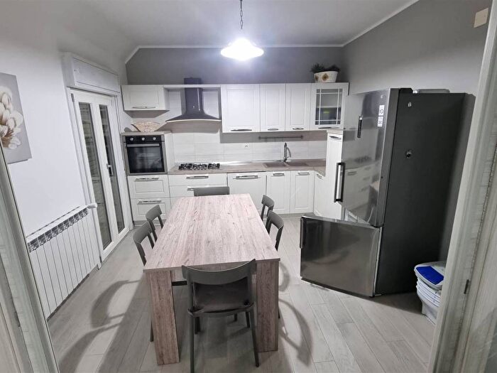 Appartamento quadrilocale in affitto in viale dei platani, Centro, San Cataldo