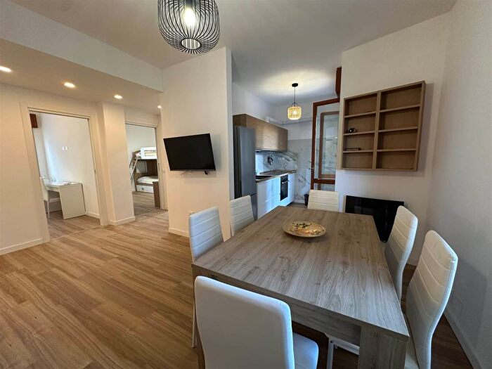 Appartamento trilocale in affitto in Via novembre, Centro, Noli