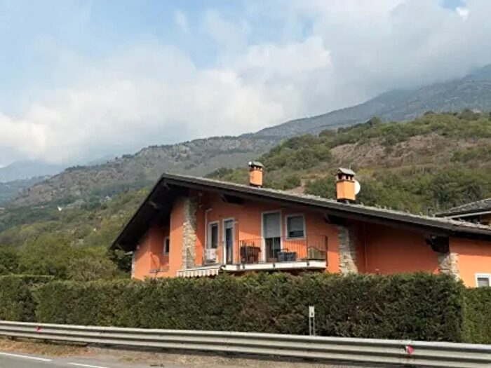 Casa trilocale in vendita in Via Monte Emilius, Quart