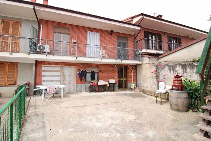 Appartamento con 6 locali in vendita in Santo Stefano Roero