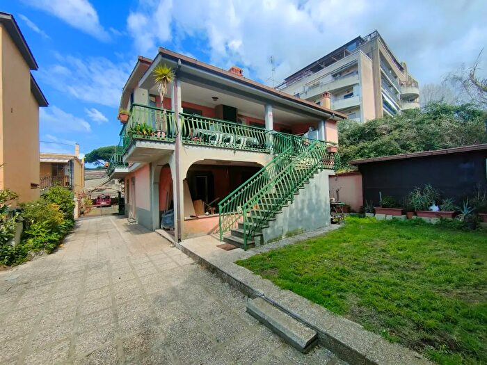 Casa con 8 locali in vendita in Via dei Bolognesi, Albano Laziale