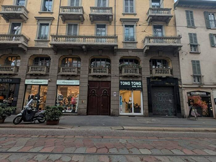 Appartamento trilocale in affitto in Corso Magenta, Cadorna Castello, Milano