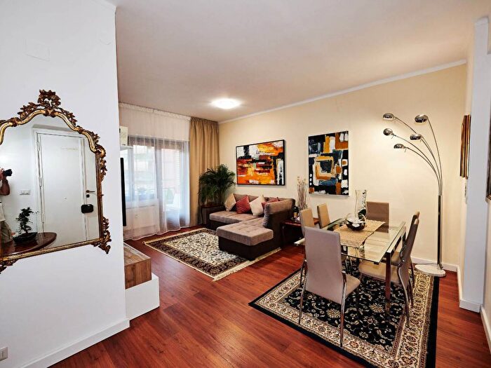 Casa trilocale in affitto in Via Giovan Battista Gandino, Valle Aurelia, Roma