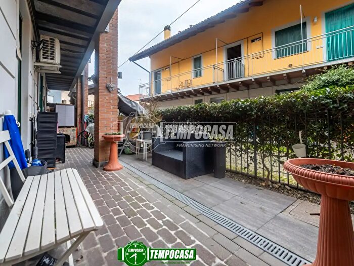 Appartamento trilocale in vendita in Via ai Campi, Cambiago