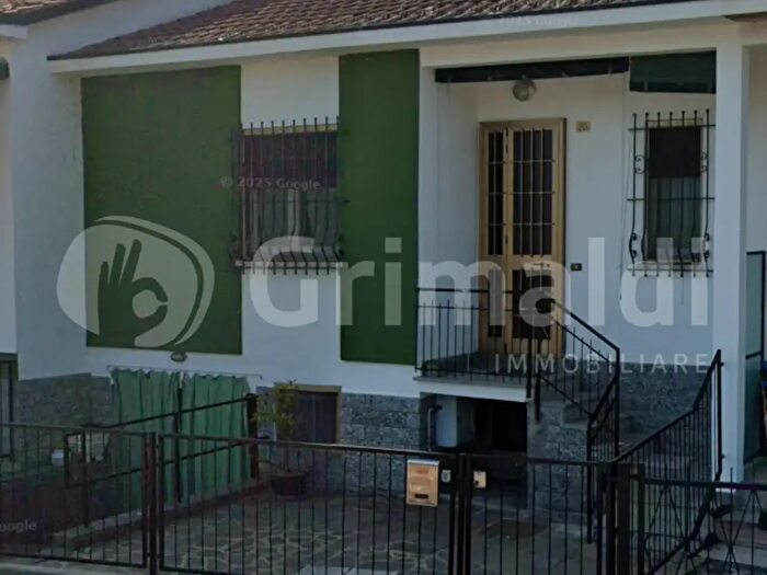 Casa bilocale in vendita in Via Pavese, Ozzero