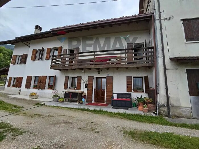 Casa con 6 locali in vendita in Via Salita Borghet, Feltre