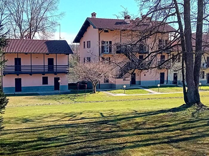 Casa trilocale in affitto in Via Ticino Novelli, Centro, Castelletto Sopra Ticino