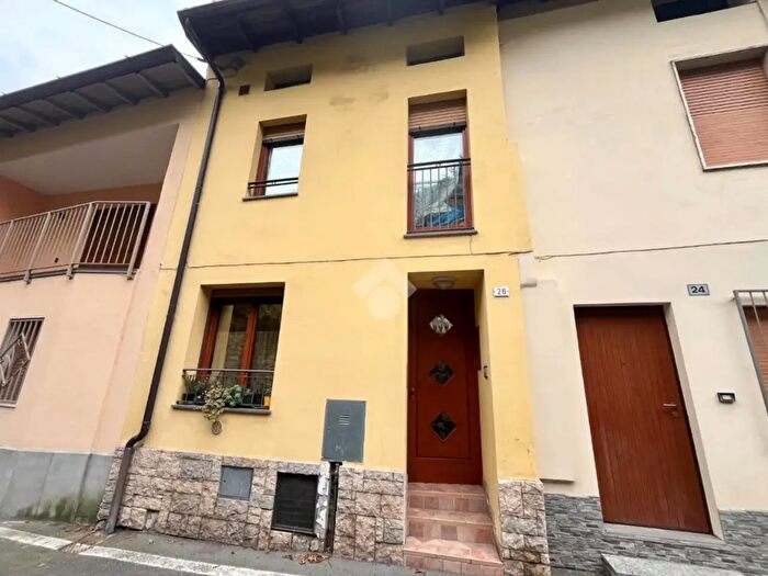 Casa quadrilocale in vendita in Via San Carlo, Costa Volpino