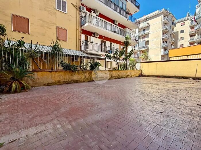 Appartamento trilocale in vendita in Via Raffaele Viviani, Casoria