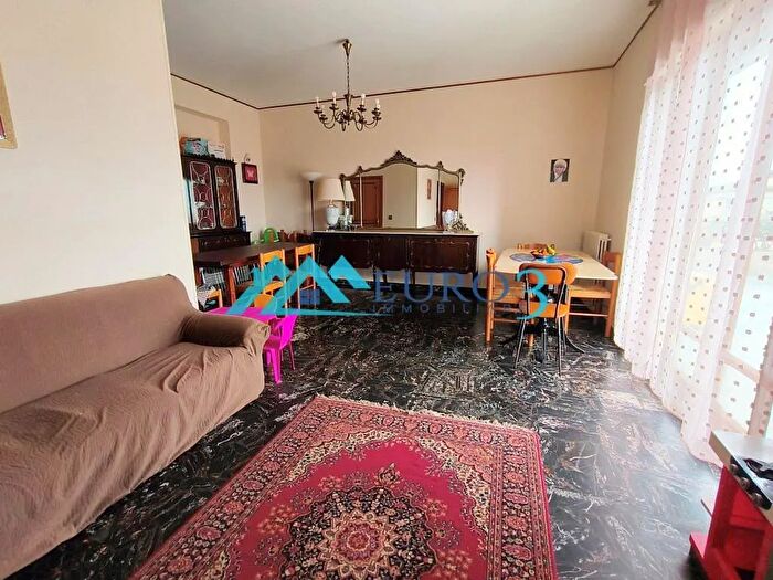 Appartamento con 7 locali in vendita in Castignano