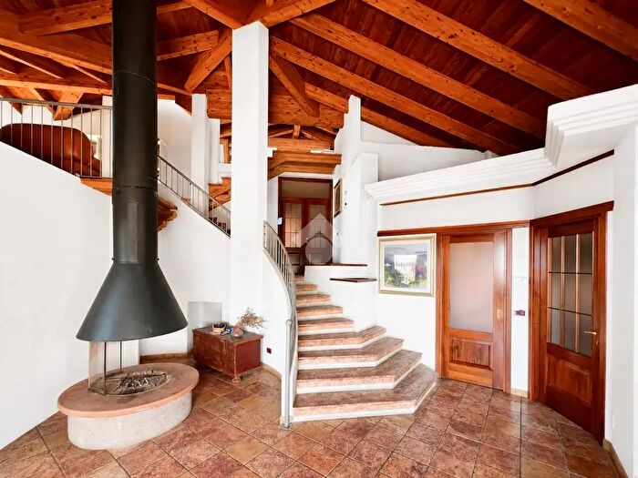 Casa con 5 locali in vendita in Piazza San Rocco, Carlino