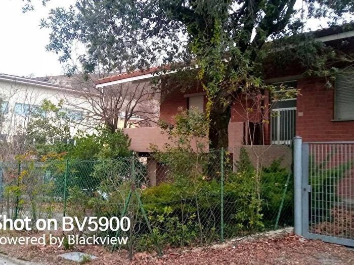 Appartamento con 6 locali in vendita in Via Sasso SNC, Casino Noci, Urbino