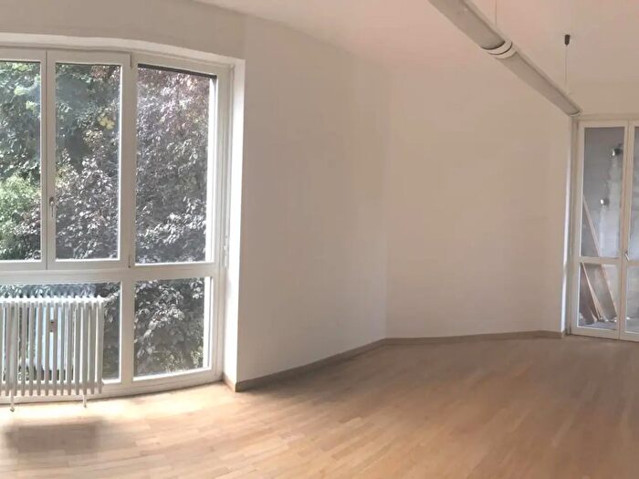 Appartamento trilocale in affitto in Via De Amicis, Monza