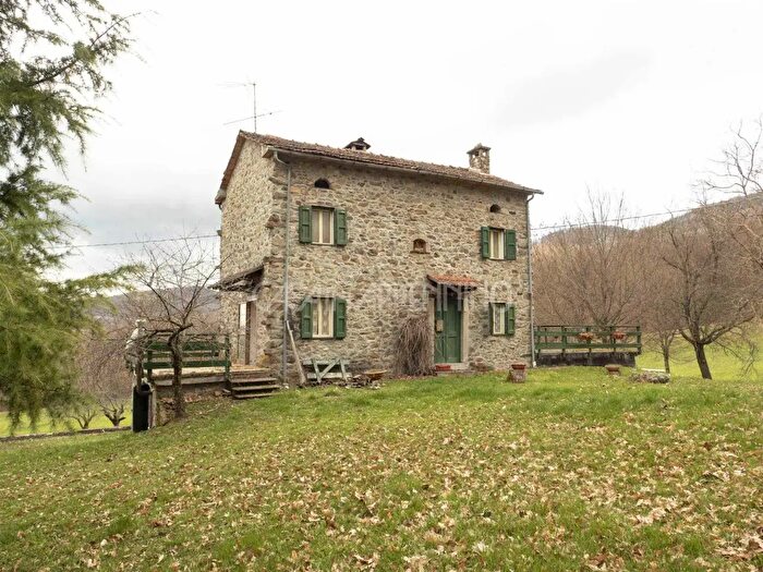 Casa con 6 locali in vendita in Montefiorino