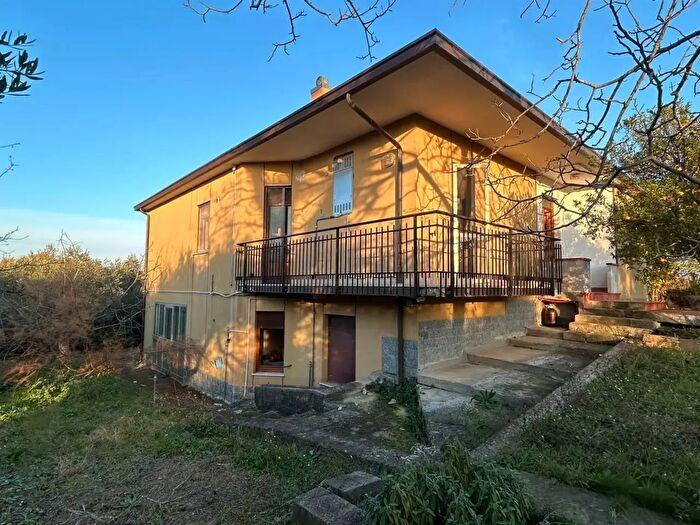 Casa con 7 locali in vendita in Fossacesia