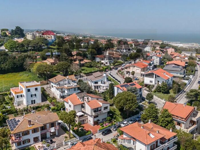 Appartamento con 8 locali in vendita in Via dei Pini, Montemarciano