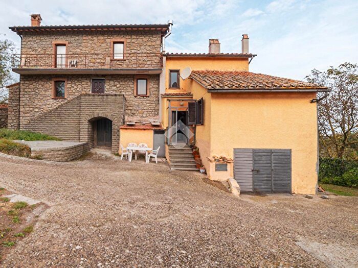 Casa quadrilocale in vendita in Str Case Nuove, Viterbo