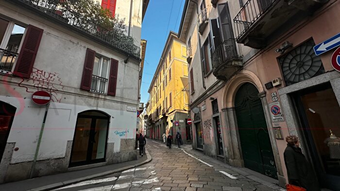 Appartamento trilocale in affitto in Via San Maurilio, Milano