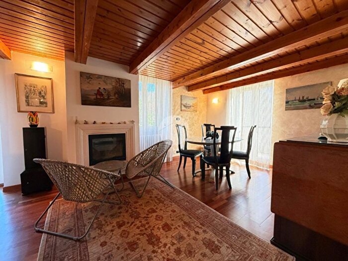 Appartamento con 5 locali in vendita in Borgata Borello, Rubiana