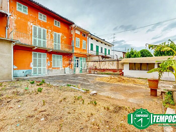 Casa con 7 locali in vendita in Valmacca