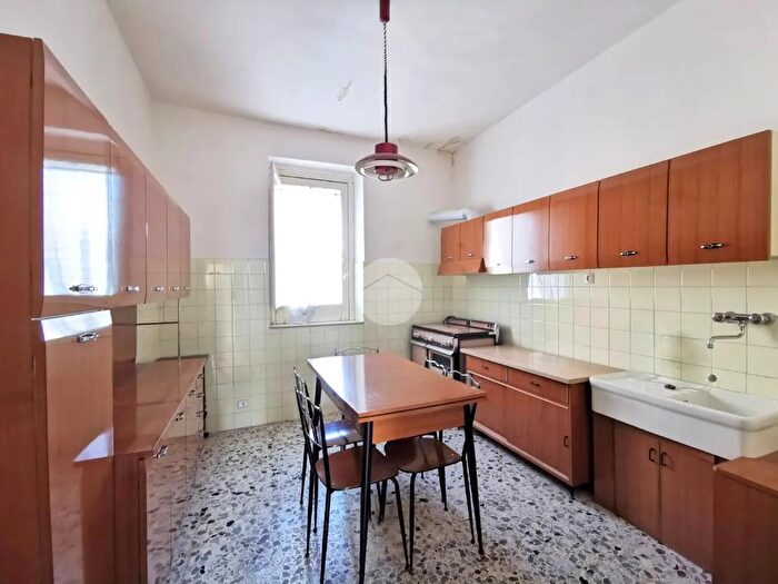 Appartamento trilocale in vendita in Via Luigi Settembrini, Lucera