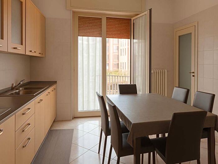 Appartamento trilocale in affitto in Via Vincenzo Marrone, Pianura, Napoli