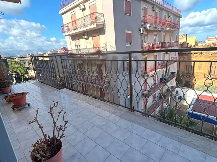 Appartamento con 5 locali in vendita in Via Gaetano Donizetti, Bagheria