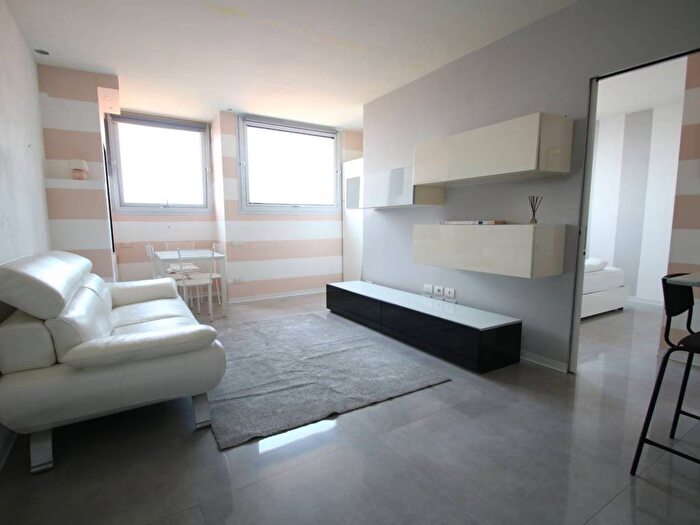 Appartamento bilocale in affitto in Corso Vercelli, Vercelli Wagner, Milano