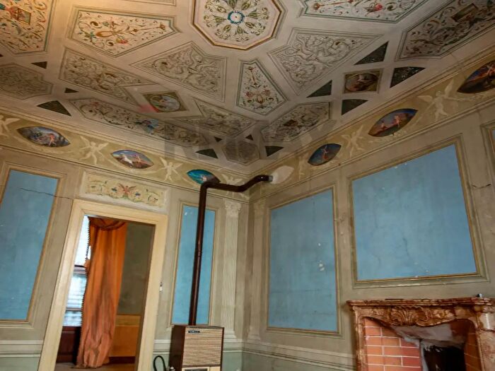 Casa con 10 locali in vendita in Piazza della Repubblica, Jesi