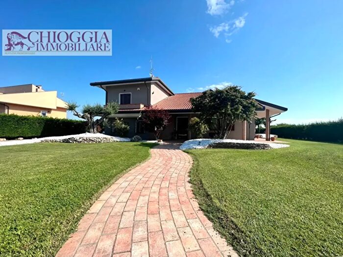 Casa con 6 locali in vendita in Via SantAntonino, Loreo