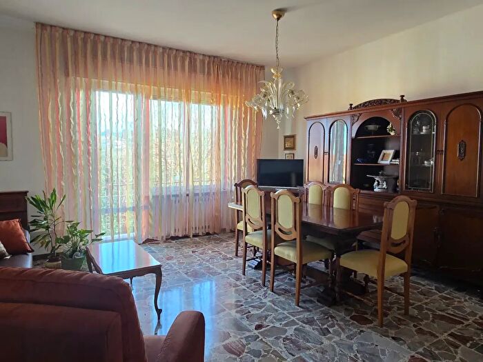 Appartamento quadrilocale in vendita in Via Monte San Vicino, Ancona