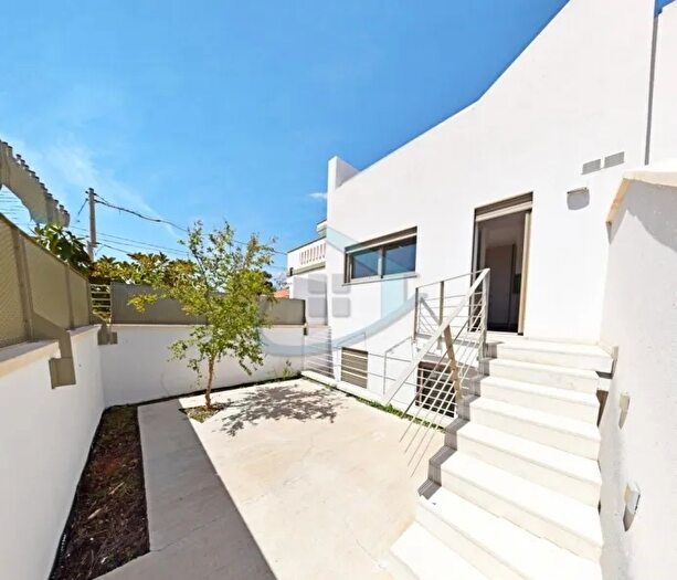 Casa con 5 locali in vendita in Castrignano Del Capo