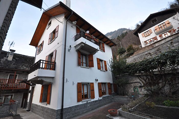 Appartamento quadrilocale in vendita in Via Prea, Baceno