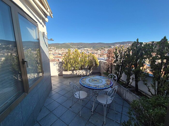 Appartamento quadrilocale in vendita in Via della Guardia, Trieste