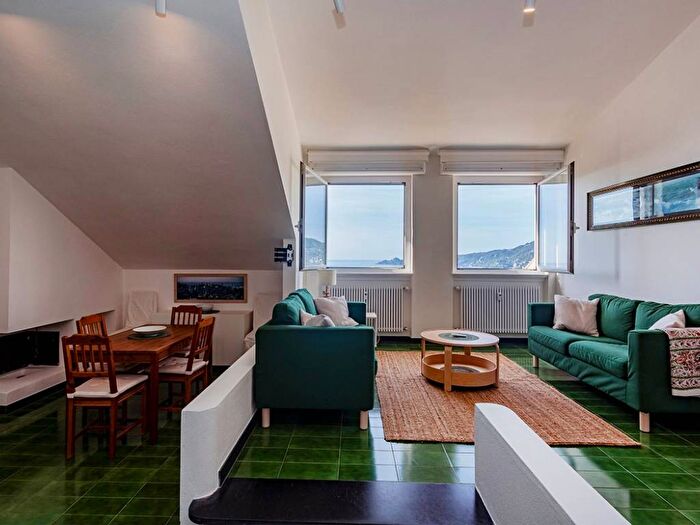 Appartamento con 5 locali in affitto in Via Privata Bozzo Costa, Castello Don Minzoni, Rapallo