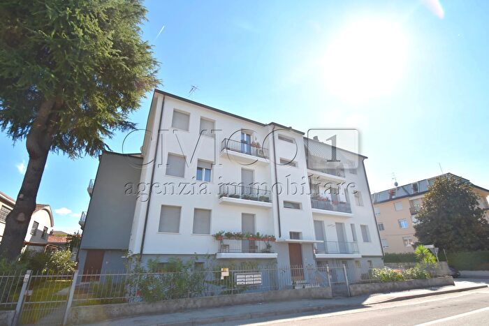 Appartamento con 5 locali in vendita in Via Nicotera, Vicenza