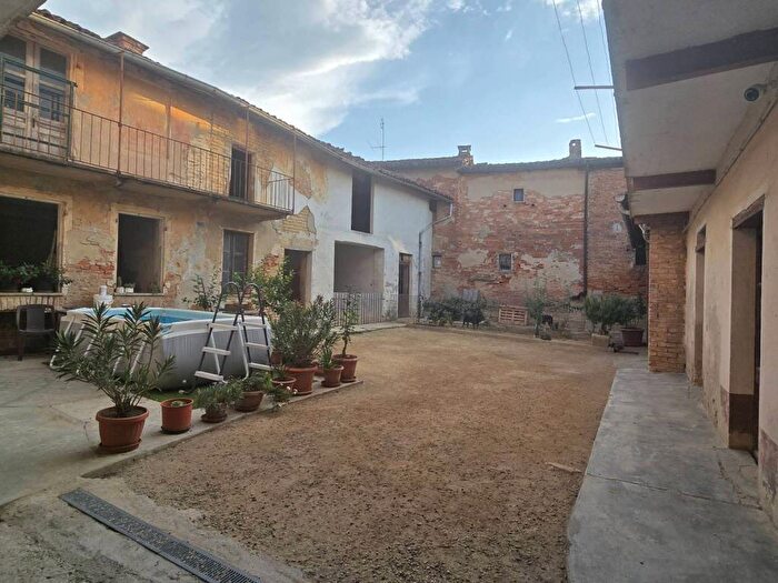 Casa con 6 locali in vendita in Via Camillo Benso di Cavour, Centro, Castagnole Monferrato