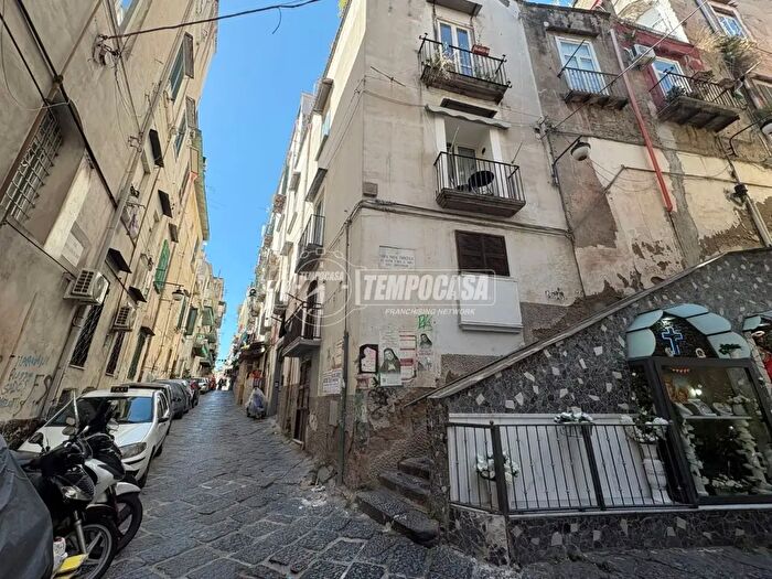 Appartamento bilocale in vendita in Via Santa Maria Francesca, Napoli